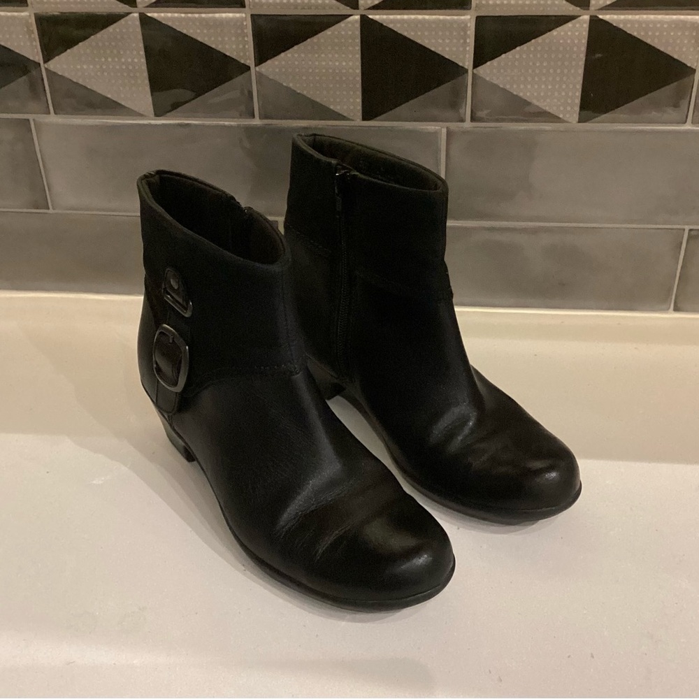 Clark’s leather ankle boots in VGUC